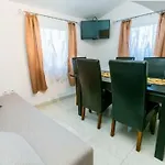 Elena Apartament