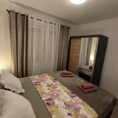 Elena Apartman