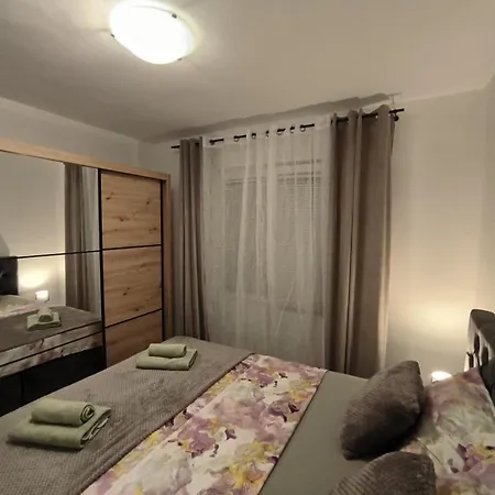 Elena Apartman *