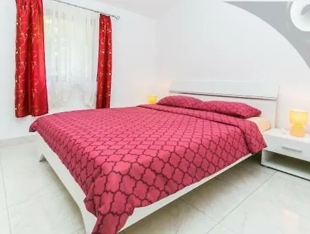 Apartment Elena